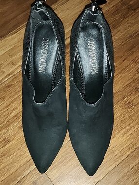 Cosmopolitan Black Pointed Toe Slip-On Heels Sz 8.5M
